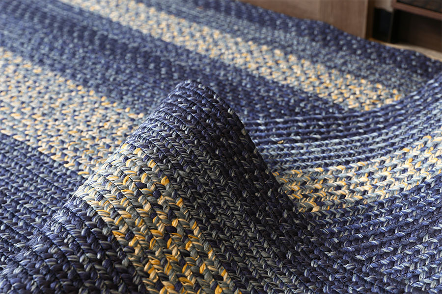 Woven square floor mat